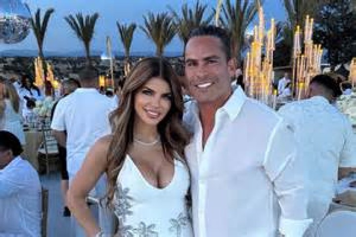 Are Teresa and Luis married? ·