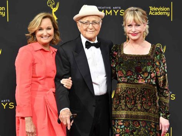 Everything About Norman Lear's ex-wife ·
