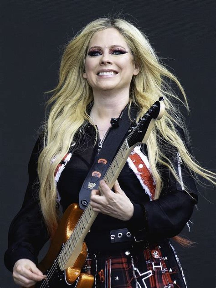 Unveiling The Secrets Of Avril Lavigne's Captivating Leggy Displays